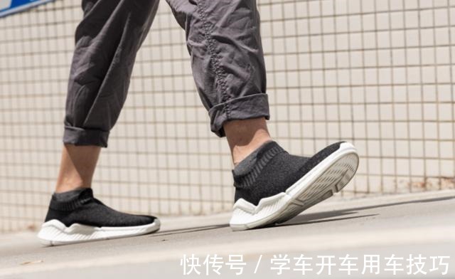 小米有品 小米有品硬核休闲运动鞋火了,防泼水透气,“裸脚”般舒适感,爽!