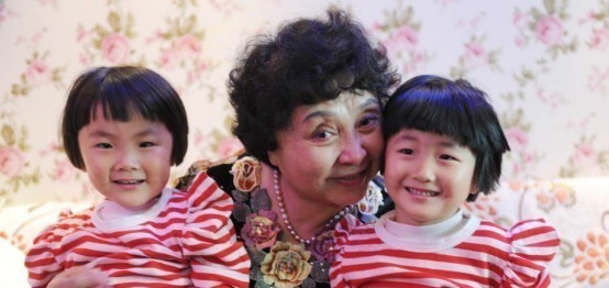 女儿|60岁生一对双胞胎女儿的盛女士,十年过去,现状如何