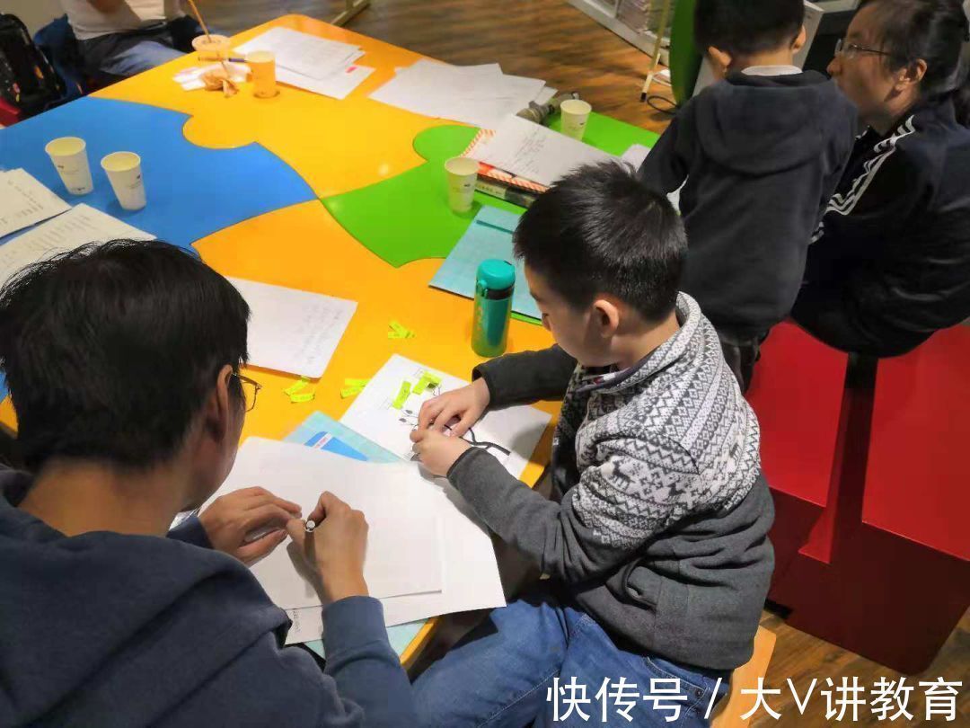 孩子|家长签名意外走红,老师连连赞叹:有这样的家长难怪孩子成绩好