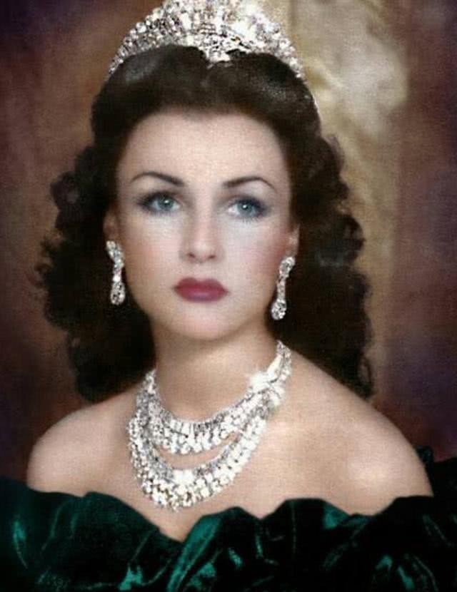 法丝亚公主|她风华绝代，颜值不输费雯丽，贵为埃及公主伊朗王后，却晚景凄凉