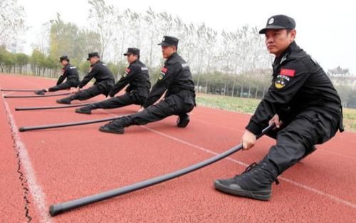 报考警校，是否要在高考后做近视手术，应咨询专业人士