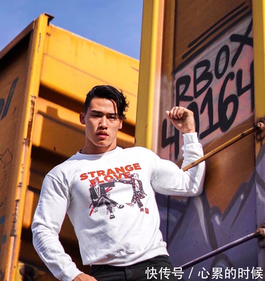 人鱼|筋肉型男的蜕变:性感的人鱼线和刀刻般的腹肌,让他魅力倍增!