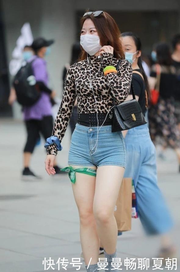 气质|独具个性的瑜伽裤装扮平添美丽气质,精致与优雅并存,曼妙动人
