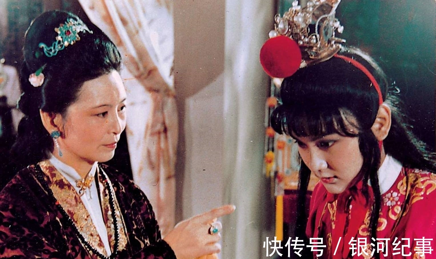 女性&红楼梦里那么多女性,曹雪芹唯独说她是天真烂漫之人