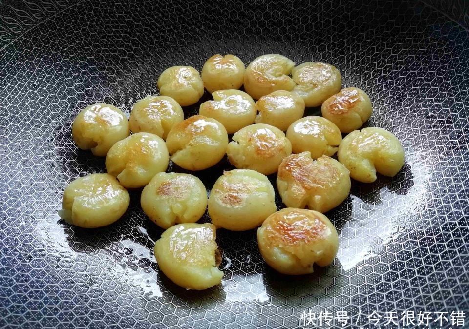 手软|碰到这菜我从不手软，一次买几斤，不去皮不切块，上锅一煎，真香