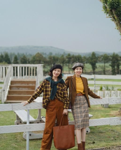 开春不穿裙子还可以穿什么？九分裤 平底鞋，六十岁女人穿好时髦