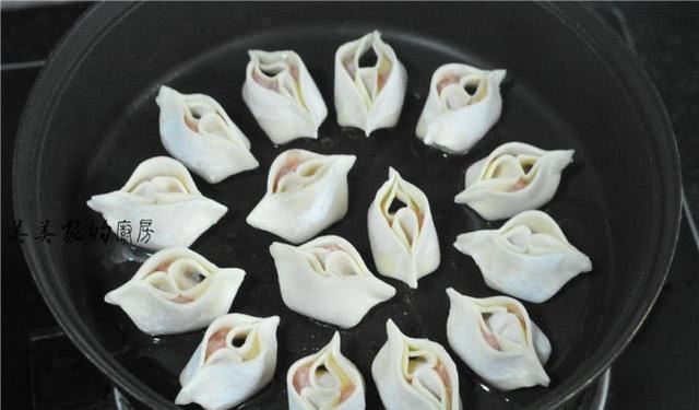 儿子三天两头要吃此早餐,平底锅一烙10分钟就上桌,解馋还顶饱