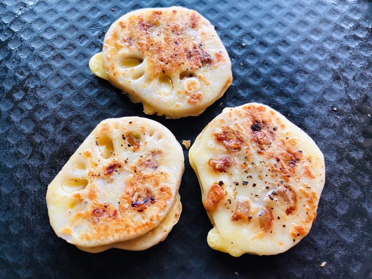 自制香煎藕盒，自己做干净卫生还少油，外酥里嫩，比买的还好吃！