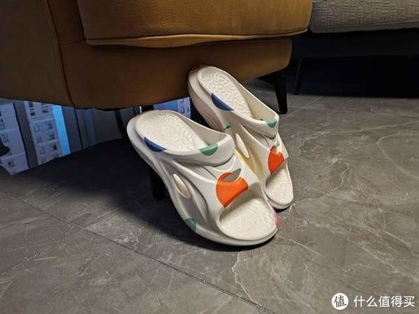 鞋子|拖鞋带有缓震功能是一种什么体验？