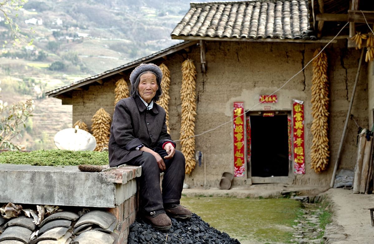 空巢老人|中国已不见四世同堂，三口之家也不再流行，50%都成“一代户”