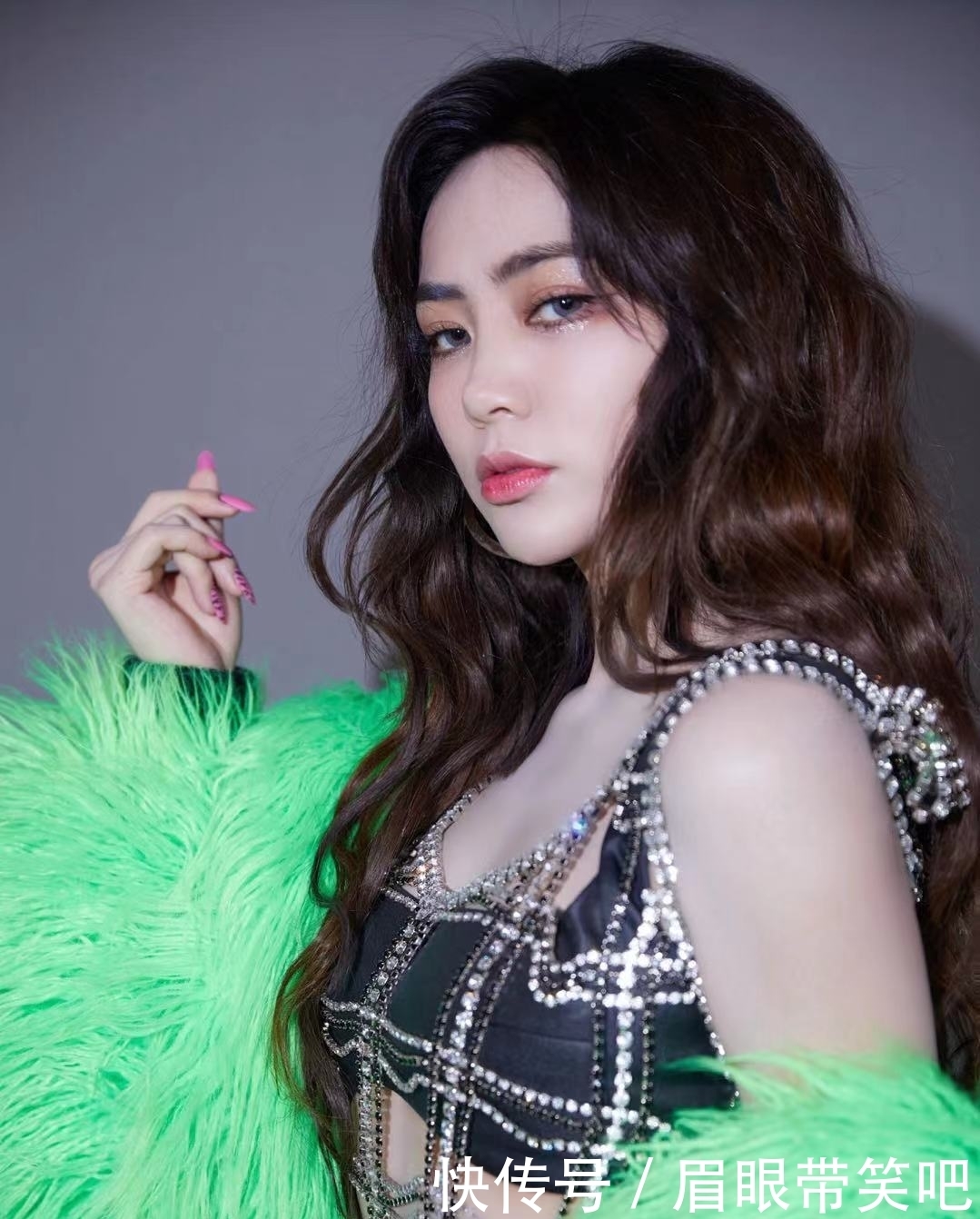 杨子姗 姐妹俱乐部,综艺热播榜第8名,欢乐开场。