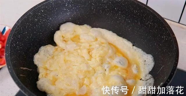 胡萝卜|秋葵的做法众多,对于爱吃的你,会选择哪种做法呢!