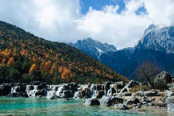 梅里雪山|中国公认最美雪山第一藏族圣地第五拥有绝美蓝月谷