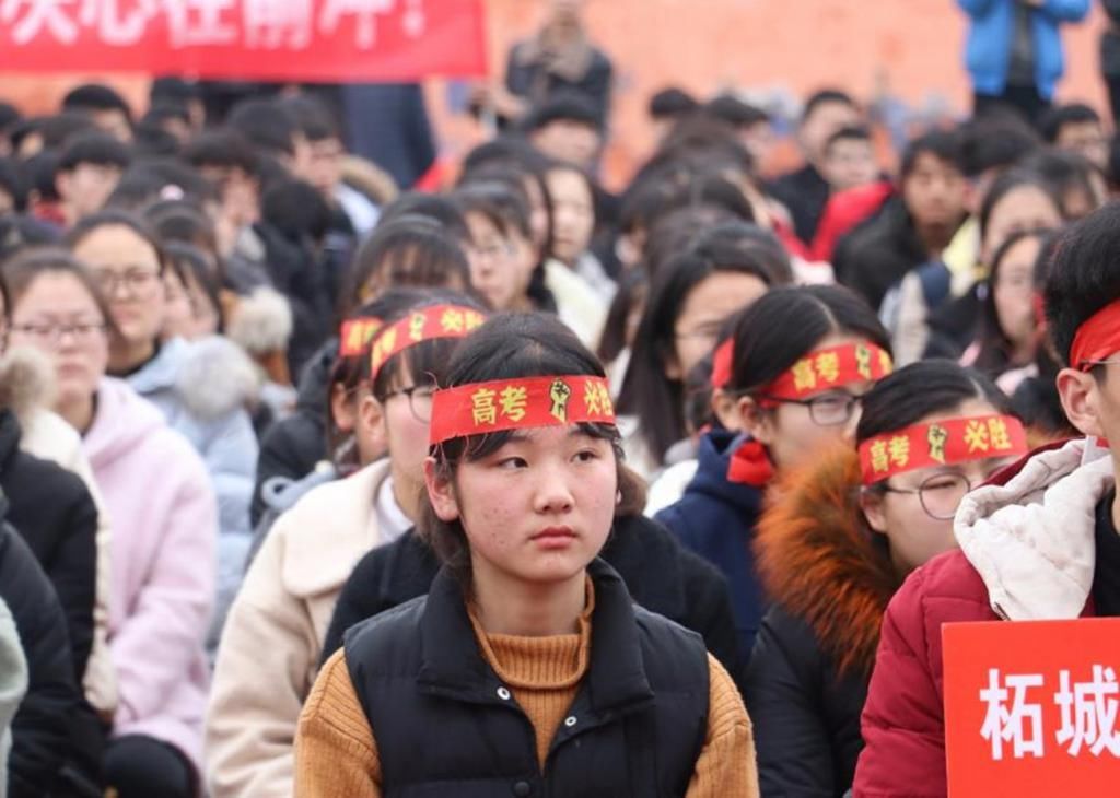 中学生和家长迎来“坏消息”，想考高分越来越难了，要高度重视