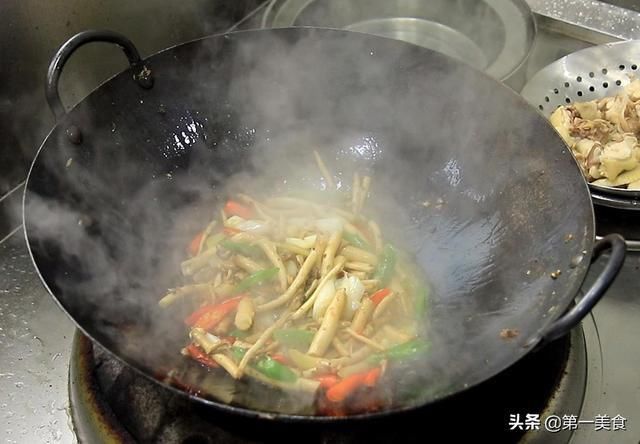 厨师长|鸡肉和茶树菇这样一起炖，鲜到骨子里，厨师长分享地道农家做法
