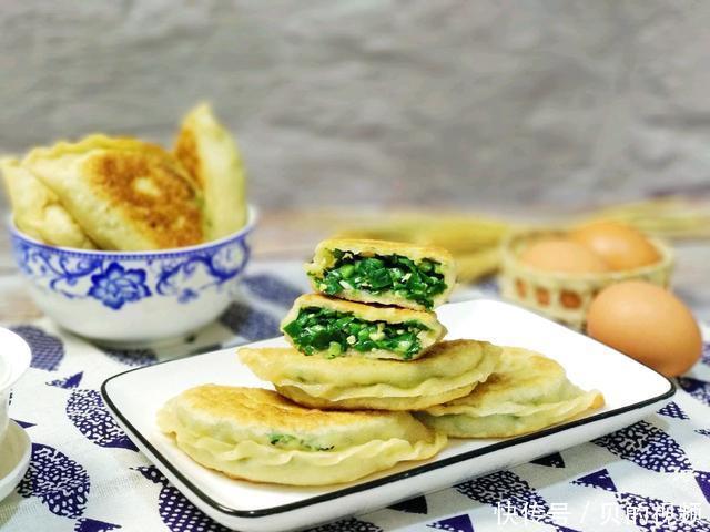 咬一口|此做法的韭菜盒子,薄皮大馅,咬一口满嘴香,越吃越上瘾