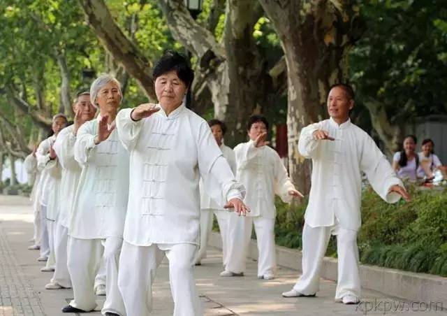 美国抗癌协会|世界长寿秘诀一清、二白、四个好,活到一百岁不算老!