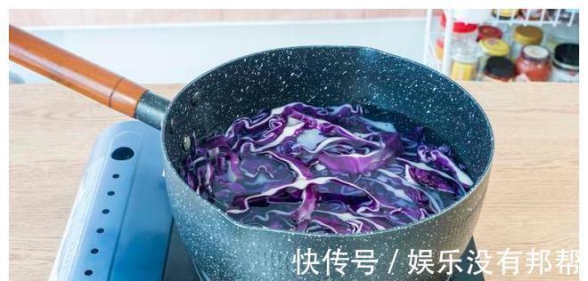 柠檬汁|紫甘蓝居然可以这样吃,不用炒不凉拌,营养又美味,孩子点名要吃