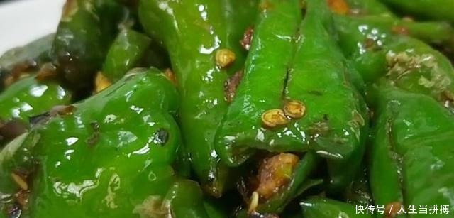 这个下饭菜喜欢的不得了,2元钱一大盘,爱吃辣的一定别错过!