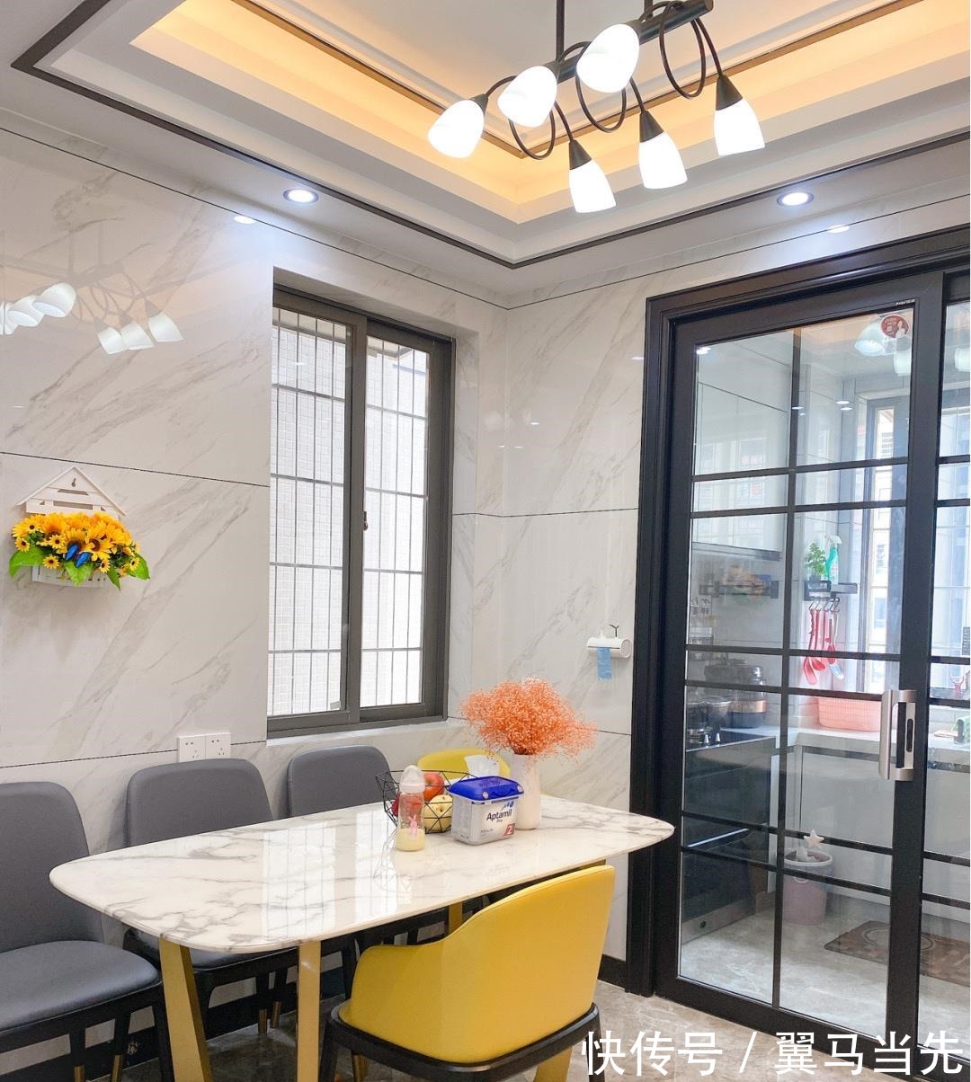 瓷砖|晒晒刚入住的新房,客餐厅瓷砖上墙大气,搭配浅灰地板特别耐脏!