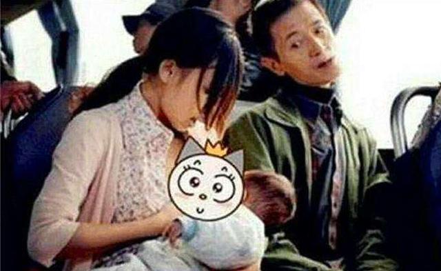 反怼|宝妈公交车上掀衣服哺乳,被大爷大骂没素质,宝妈反怼引路人赞同