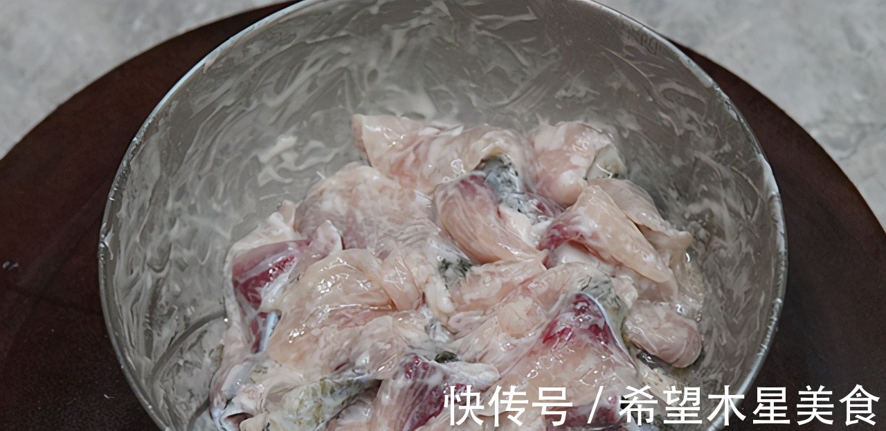 川味水煮鱼怎么做才好吃,分享详细制作步骤,肉质鲜嫩,不腥不碎!