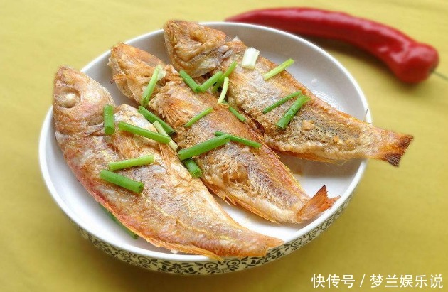 不对|不管煎什么鱼,直接下锅煎是不对的,多做一步,鱼不粘锅不破皮