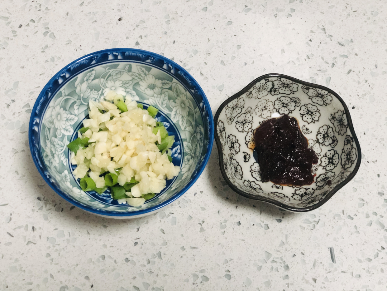 现在才知道,炒茄子不能先放油,教你一招,茄子不吸油不发黑