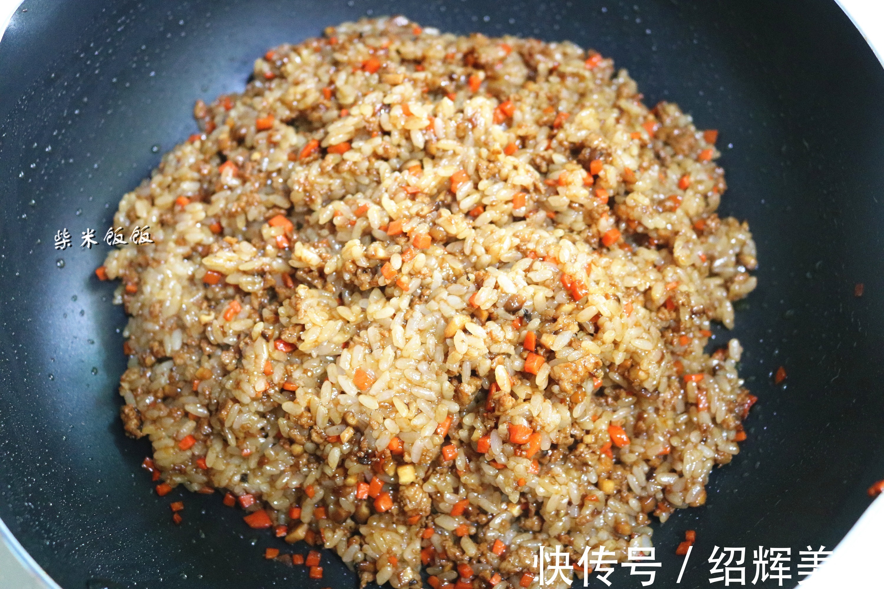 小丁|我家吃烧麦从不买,这做法简单,捏一捏10分钟出锅,4个不够吃
