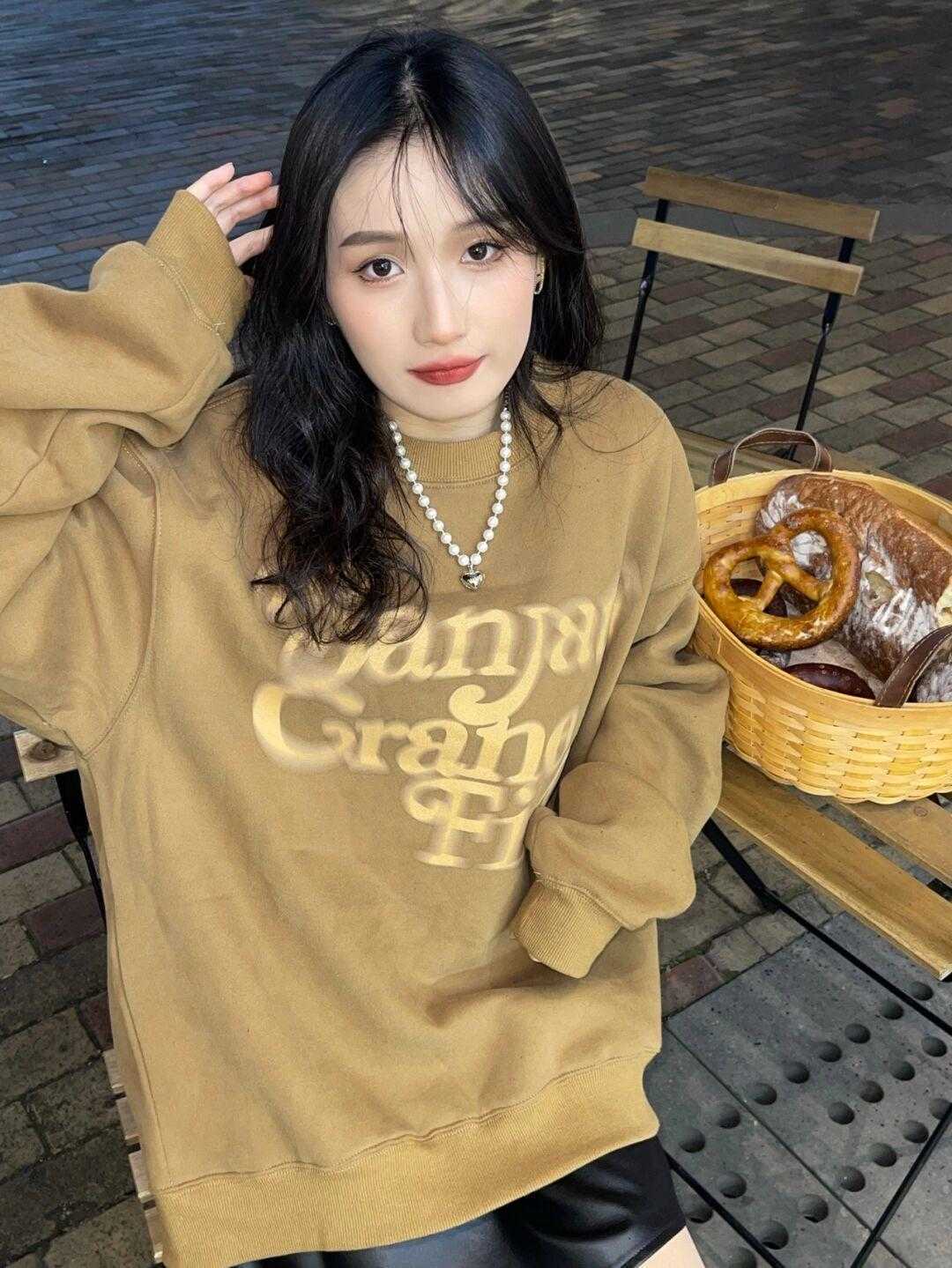 二分裤|休闲舒适的卫衣这样搭,时尚感加满,气场扑面而来