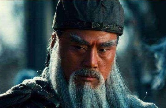 种说法|关羽的雕像,为何多都是闭着眼?老木匠:睁眼代价太大