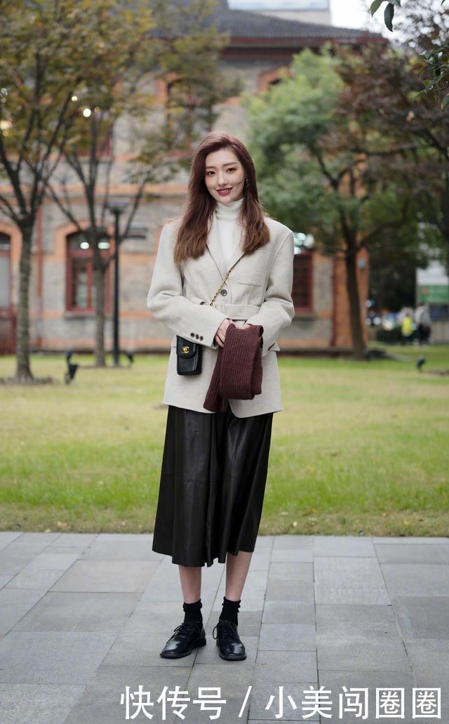 腰线的位置|今冬流行一种“显高穿法”,叫“短外套+半身裙”,小个子也适合