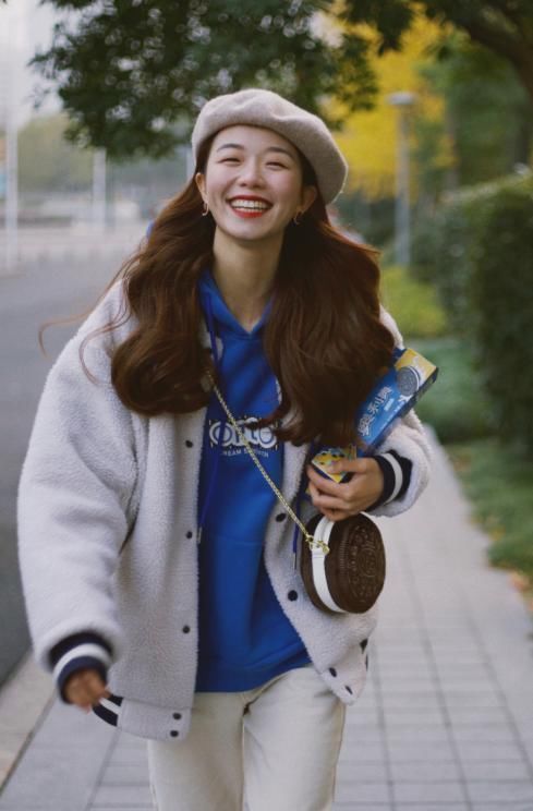 浅色系 今年流行穿“毛绒”外套,保暖时髦又减龄,随便穿穿都洋气