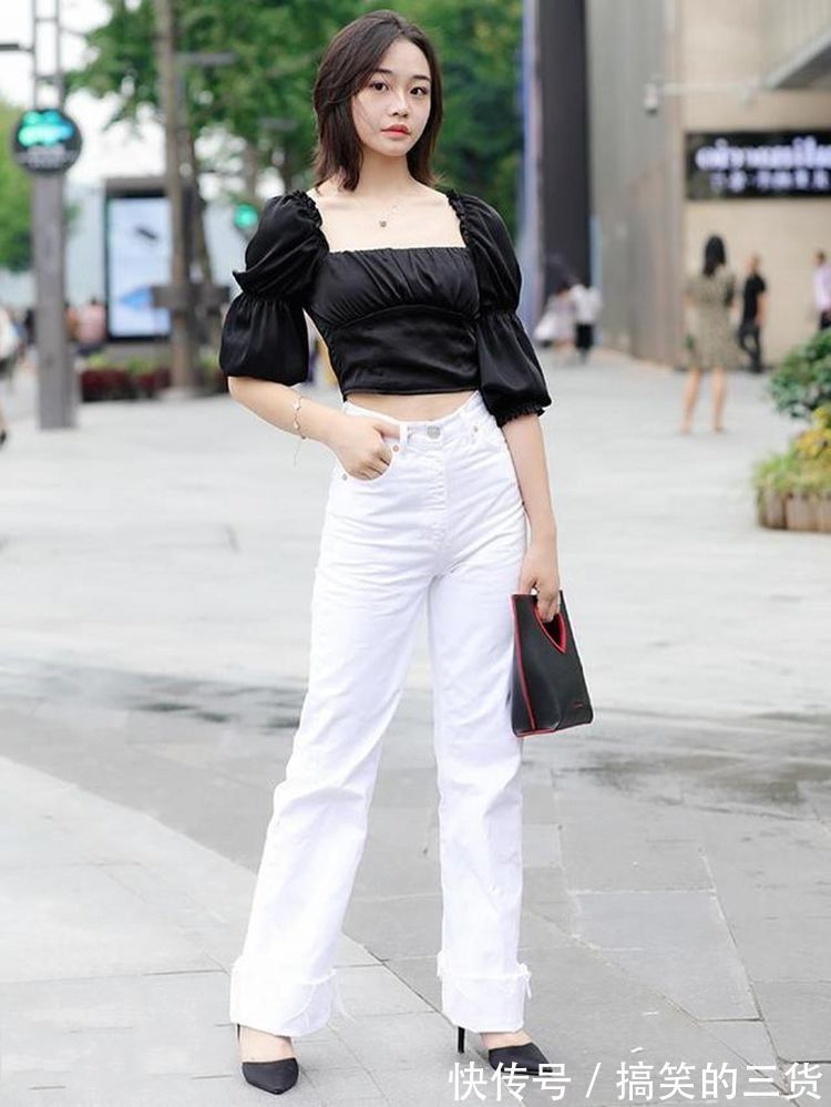 西装|街拍:白色西装搭配牛仔裤,穿出绝佳好气质,这样的身材谁不爱?