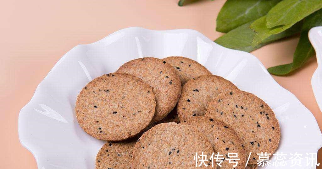 孩子|这5种食物尽量少给孩子吃,会损害孩子的智力,还会让孩子变肥胖