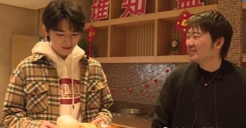 宋亚轩广电食堂吃自助餐，吃肉怕浪费，拿了两个大馒头：山东人最爱