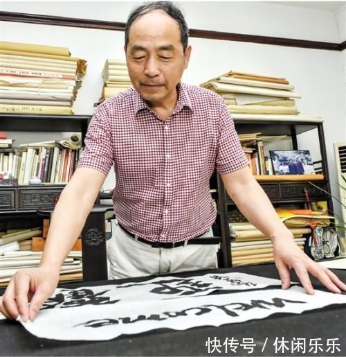 传统书法&书协主席鲍贤伦另类书法,专家批评字不像字,真正的满纸烟云