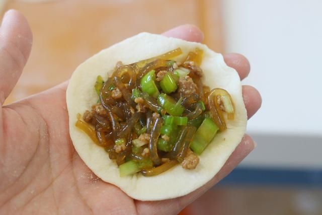 这三样，堪称包子馅儿的黄金搭配，鲜香、爽口，一吃就停不下来