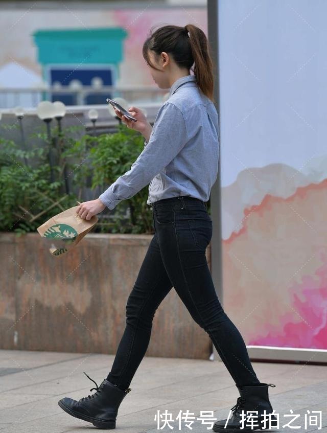 干净利落|浅蓝色牛仔衬衣,干净利落,帅气又时尚