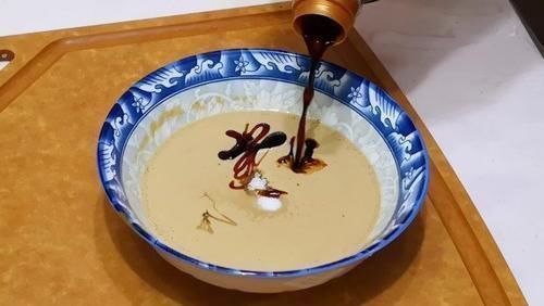 调芝麻酱时,千万别直接加水调,大厨教你正确做法,口感香浓顺滑