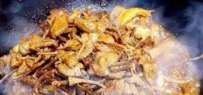 无论炖鲜鸡冻鸡，切记不要焯水，大厨教你一招，肉鲜嫩营养不流失