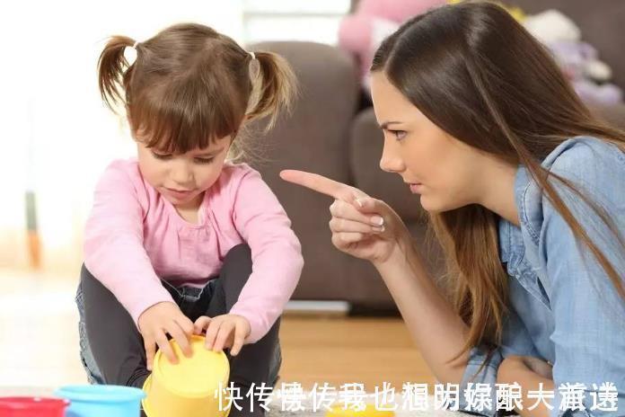 怯懦|孩子为什么变得怯懦怕事多是父母口中的这些话,以后别说了