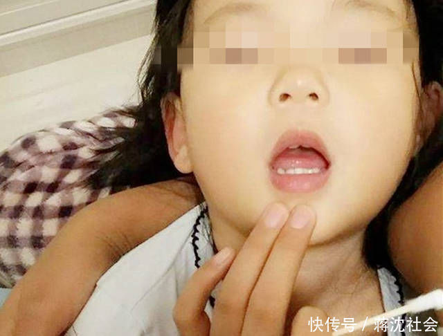 小皇帝|4岁外孙误食一袋干燥剂,姥姥这个动作救了娃,医生:比我高明