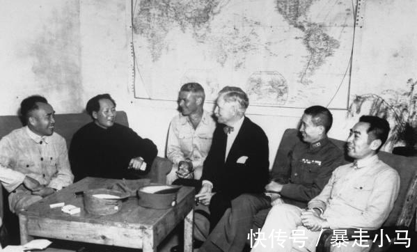 狂草#毛主席回郭沫若的狂草巅峰之作,汲取张旭怀素精髓,却又不拘一格