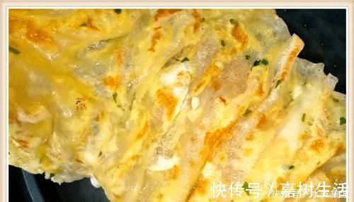 做鸡蛋饼别再搅面糊了，学学这个新做法，柔软透亮比纸薄，特筋道