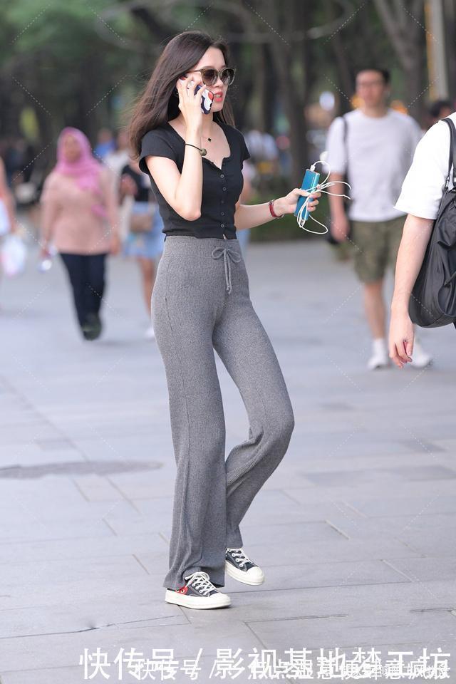 女生们|早秋选择喇叭裤,让造型风格多一点休闲个性,美出时尚感