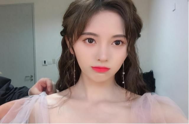 马尾辫已经落伍了!今年最流行这5款“扎发”,谁扎起来都特别美