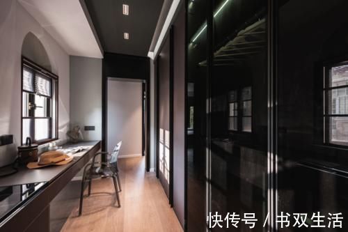 亮点|232平超大复式，主打黑白现代风，轻奢感满屋“四溢”