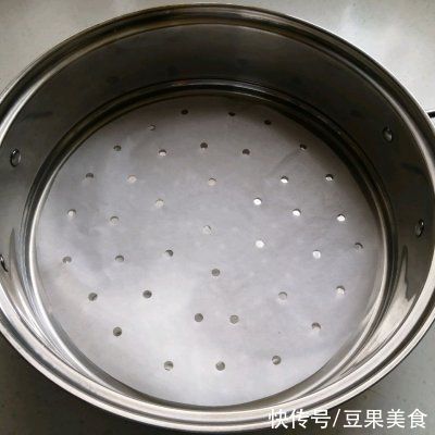 小楼一夜听春雨，今朝满城荠菜香