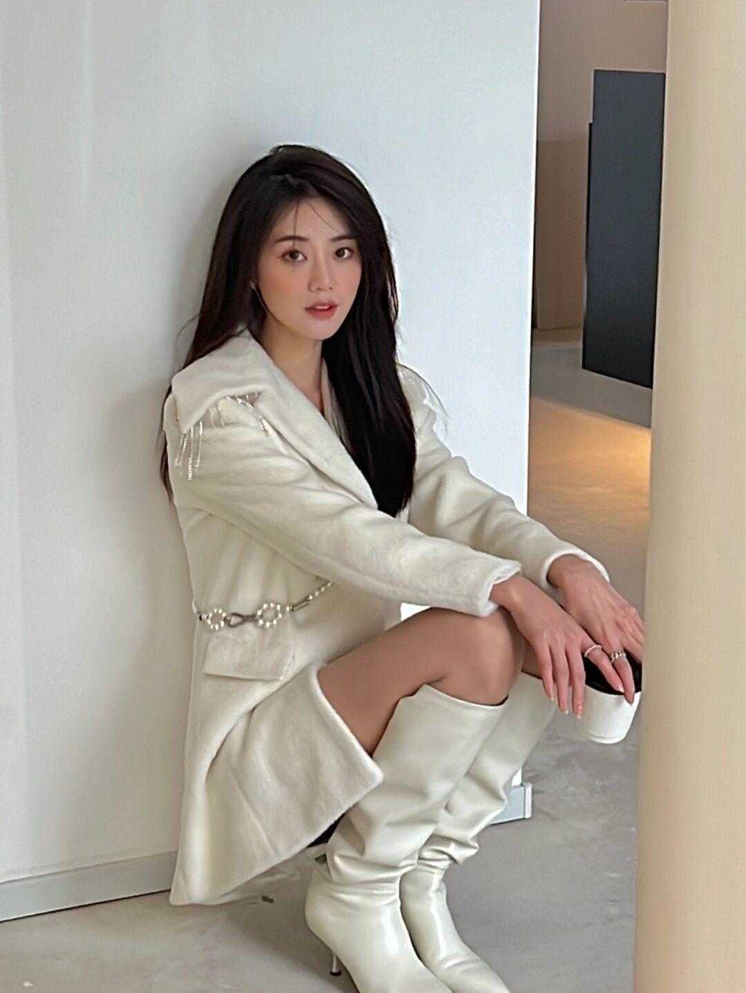 单品|高筒靴除了黑色外,你还可以选这几种颜色,上脚显瘦还有女王范